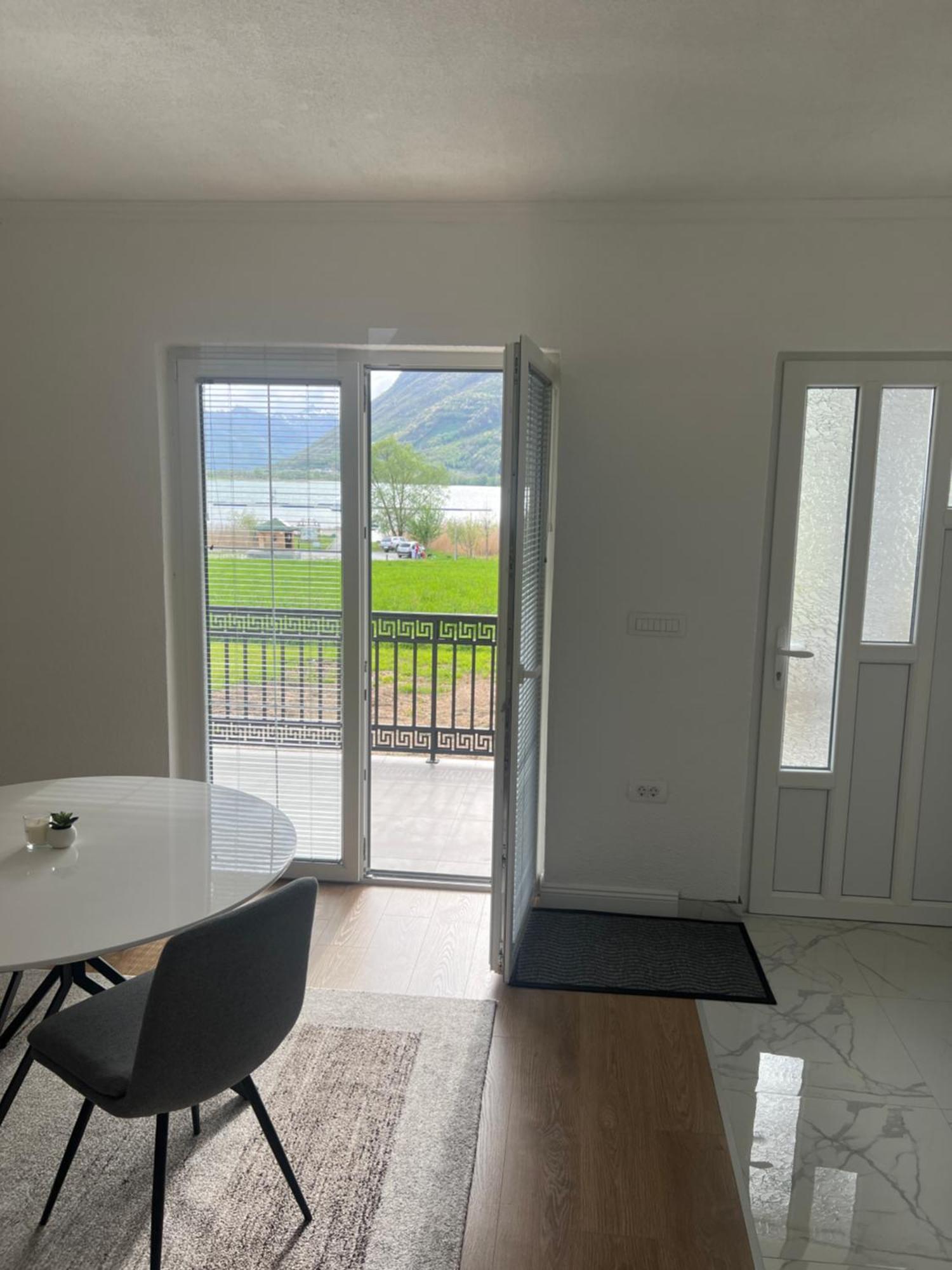 Saraapartmani Plav Exteriör bild