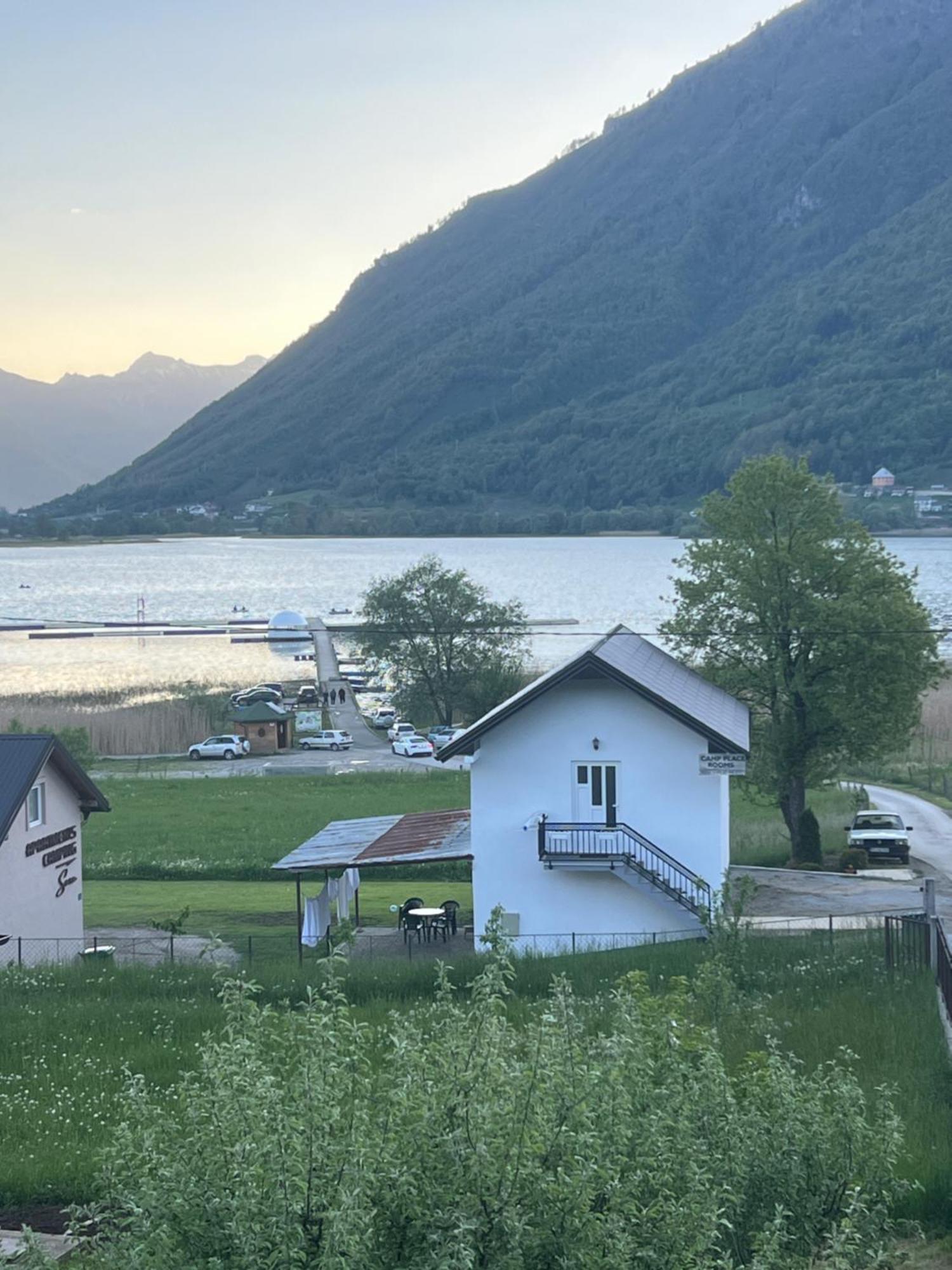 Saraapartmani Plav Exteriör bild