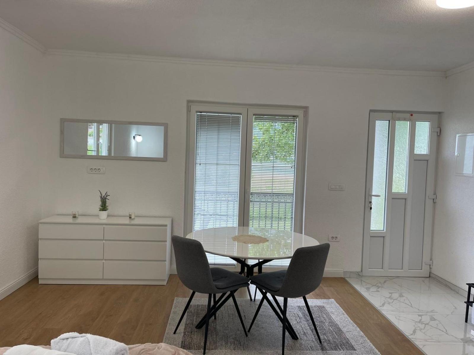 Saraapartmani Plav Exteriör bild